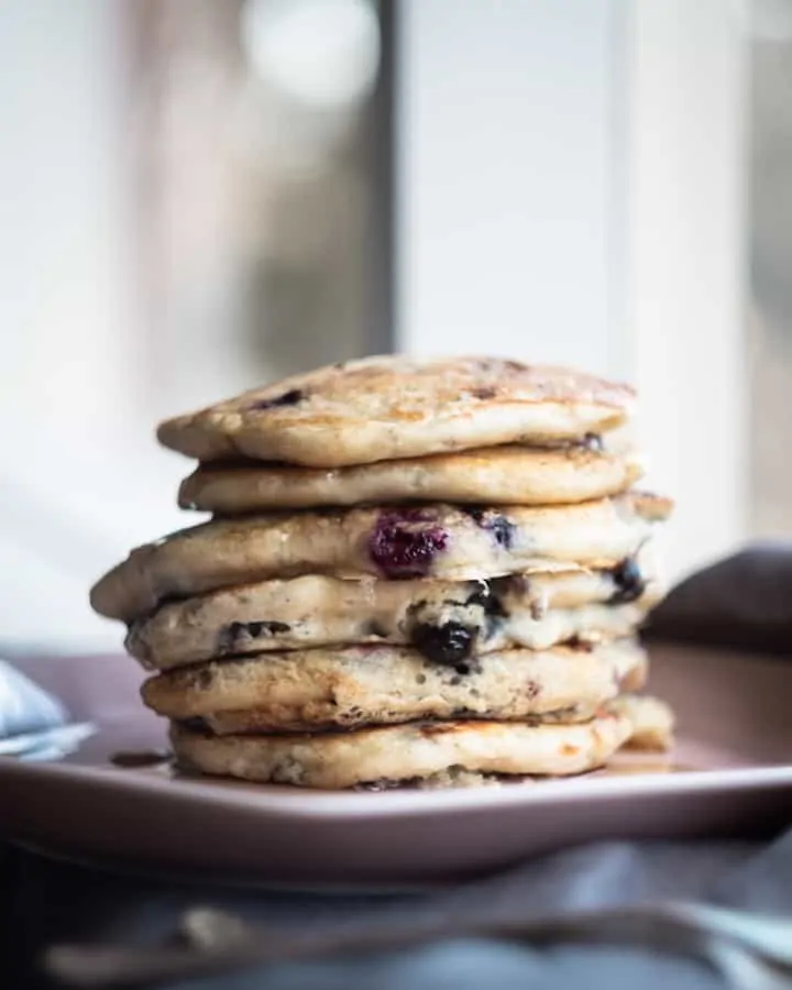 blueberry vanilla pancakes from the side