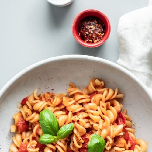 pasta alla vodka half bowl