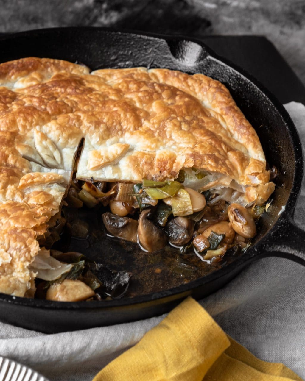 mushroom leek pie cut