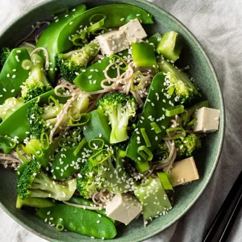 soba noodle salad green plate